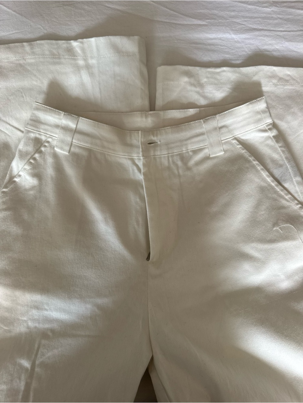 NWOT White Wide-Leg Cargo Pants - Picture 5 of 5